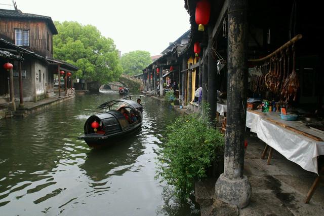 小杨嫂穿着可谓气派十足，翡翠手镯高达百万，细节流露高贵气息